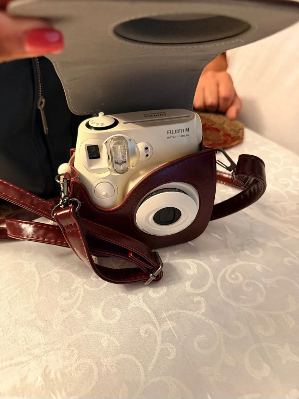 Fujifilm Instax Mini 7S Instant Camera in White with Brown Faux Leather Case